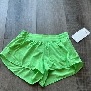 Lululemon Hotty Hot Low-Rise Lined Short 2.5" in Scream Green Light